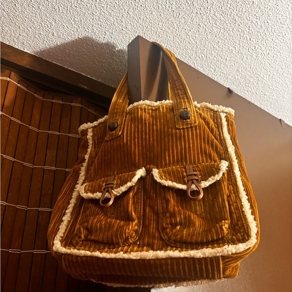 American Eagle Corduroy Shoulder Bag Missing 2 Buttons but has Magnetic Closure - Picture 3 of 8